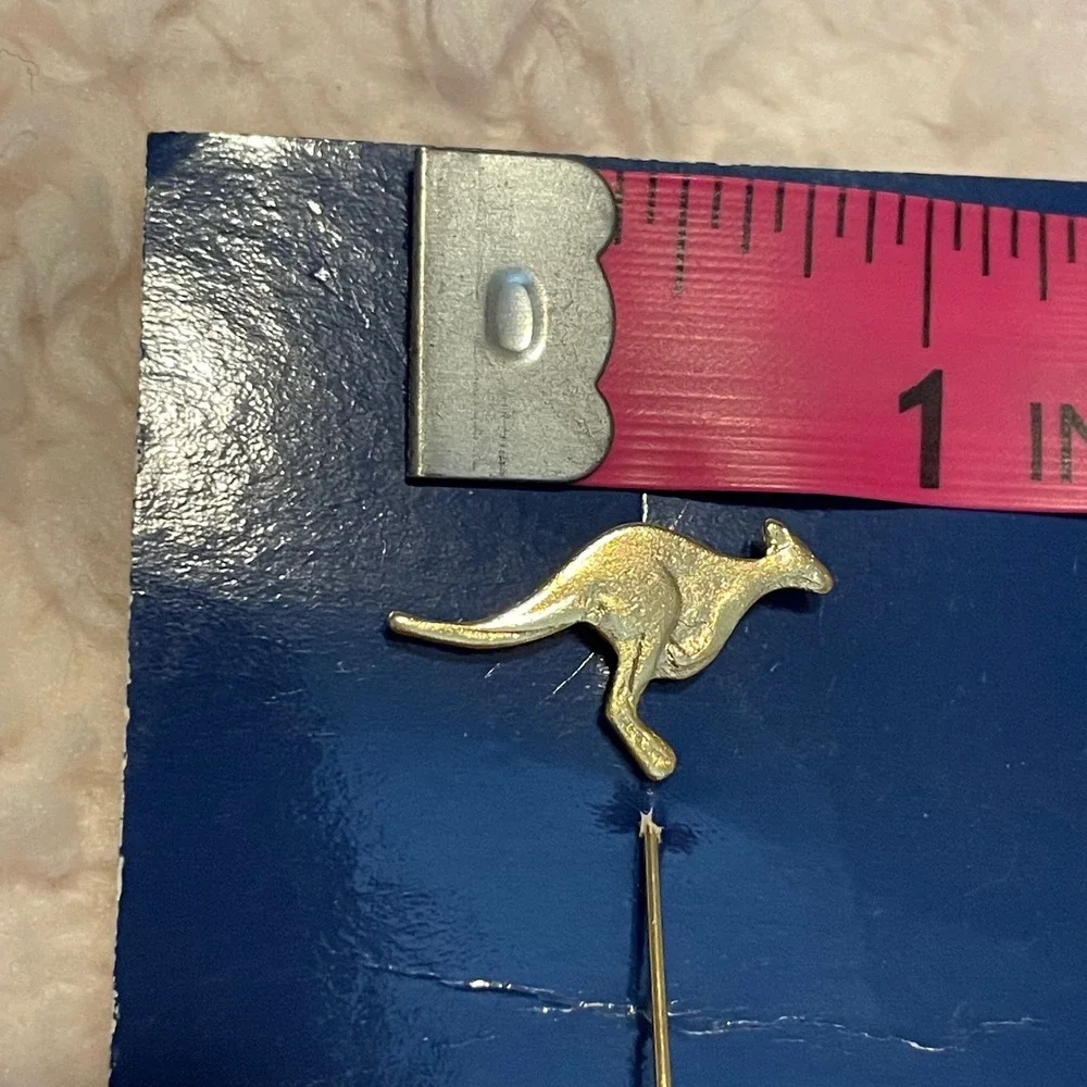 Vintage Gold Tone Kangaroo Stick Pin Lapel Hat Tie Pin Mens‎ Australian Wildlife